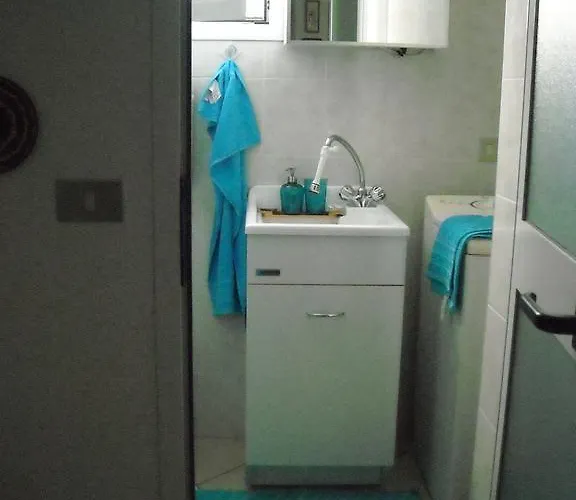 Lara * Lido delle Nazioni